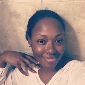 Meet your Posher, Loni